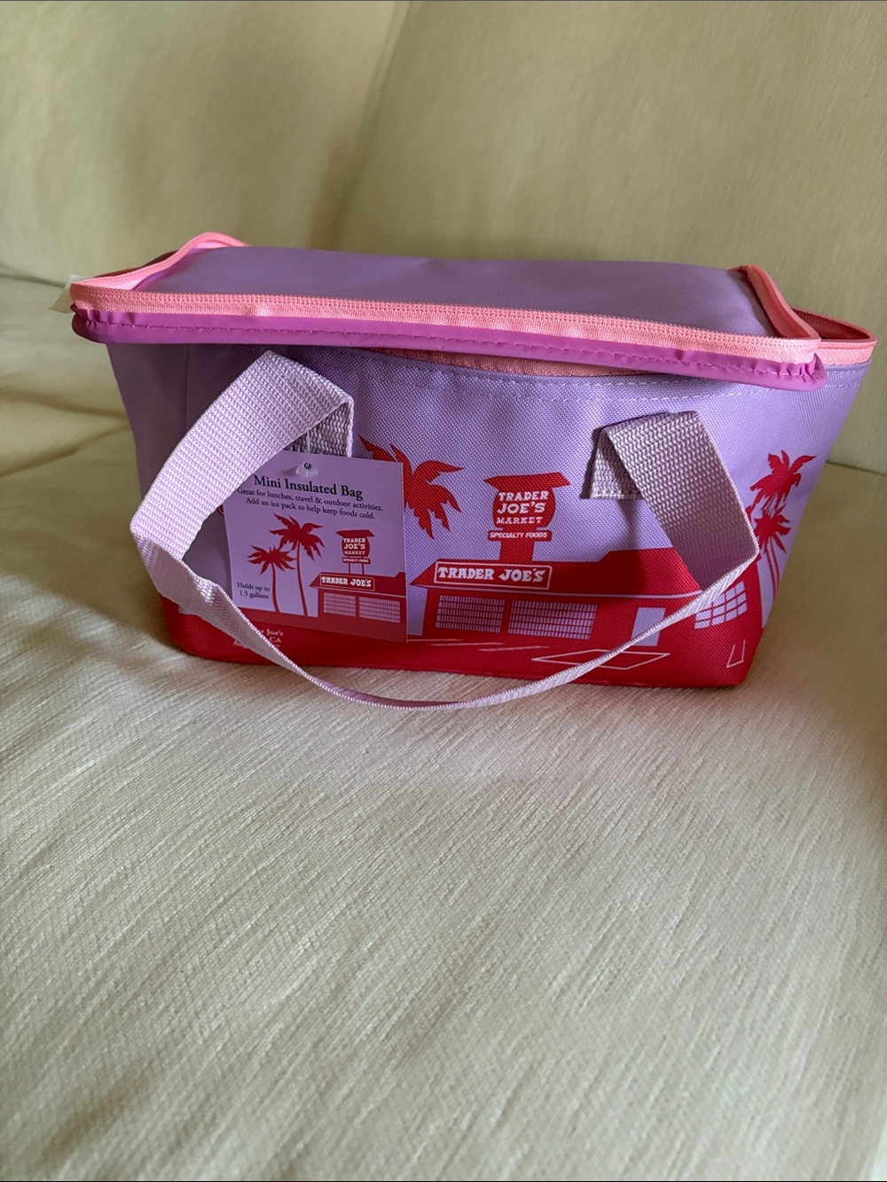 Trader Joe's 2026 Fun Summer Series Insulated Mini Tote Bag Lavender Pink NWT - Picture 2 of 7